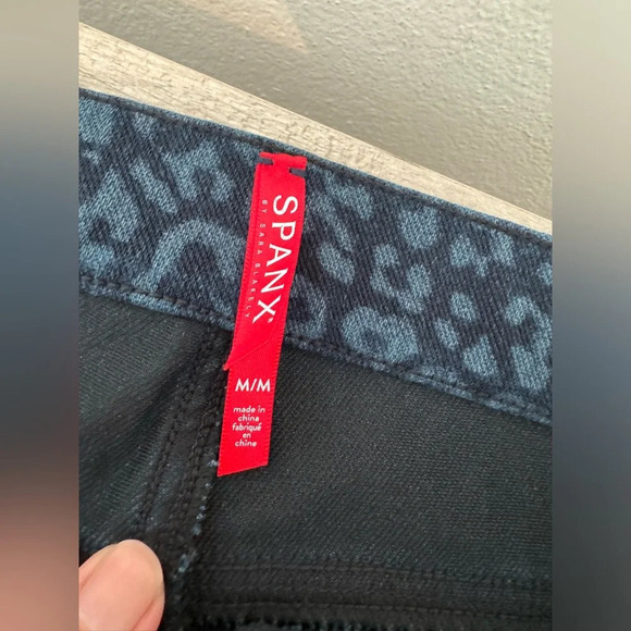 SPANX JEAN-ISH LEGGING BLUE DENIM LEOPARD Skinny Fit Pull On Size Medium - Picture 8 of 9